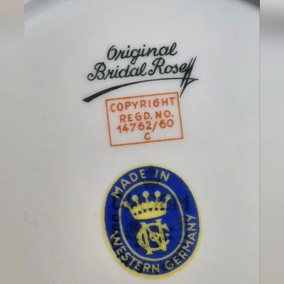 Vintage The Orginal Bridal Rose Dinner Plate Set with Gold Trim - Picture 7 of 8